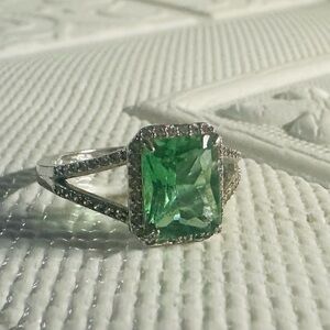 GREEN APPLE LIGHT JADE VICTORIAN STYLE RING SIZE 10